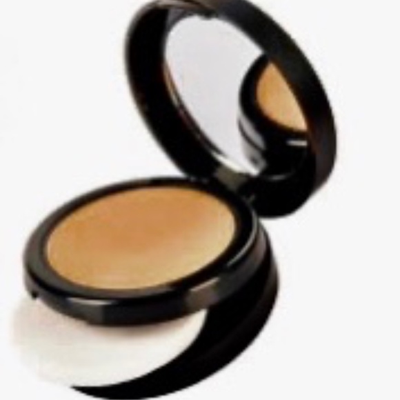 NYX Stay Matte But Not Flat Powder Foundation SMP-12 Tawny - Picture 7 of 7